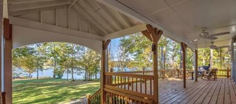 5 Bdrm, Amazing Sunsets, deck, flat yard, dock, fish, beach, kayaks...