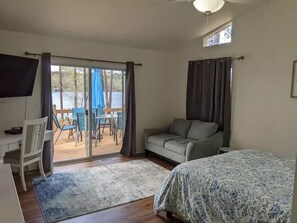 5 bedrooms, desk, travel cot, free WiFi