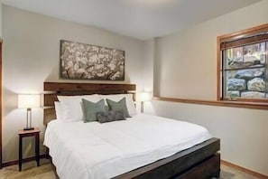 1 bedroom, iron/ironing board, WiFi, bed sheets - Heart of Breck • Shops, Dining & Slopes (Breckenridge)