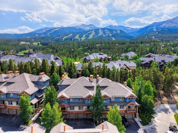 Exterior - Amazing Location. Mountain Paradise. Walking minutes to Everything! (Breckenridge)