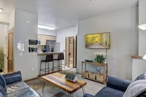 TV, books - Heart of Breck • Shops, Dining & Slopes (Breckenridge)
