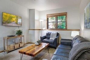 TV, books - Heart of Breck • Shops, Dining & Slopes (Breckenridge)