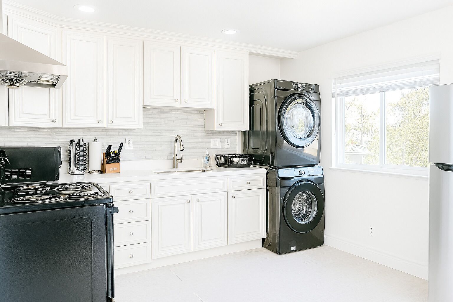 Refrigerador, microondas, horno y parrilla de estufa 