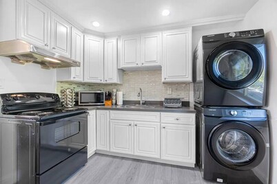 Comfy 2BR Apt w/ AC/Washer/Dryer/EV - in Sunnyvale