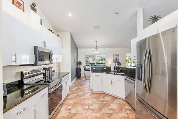 Fridge, coffee/tea maker, cookware/dishes/utensils - Villa Huisman: Perfect for Family vacations (Inverness)