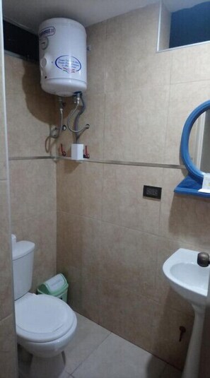 Shower, hair dryer, towels, soap - Centrally located, comfortable, secure, discreet apartment. 5
 (Trujillo)