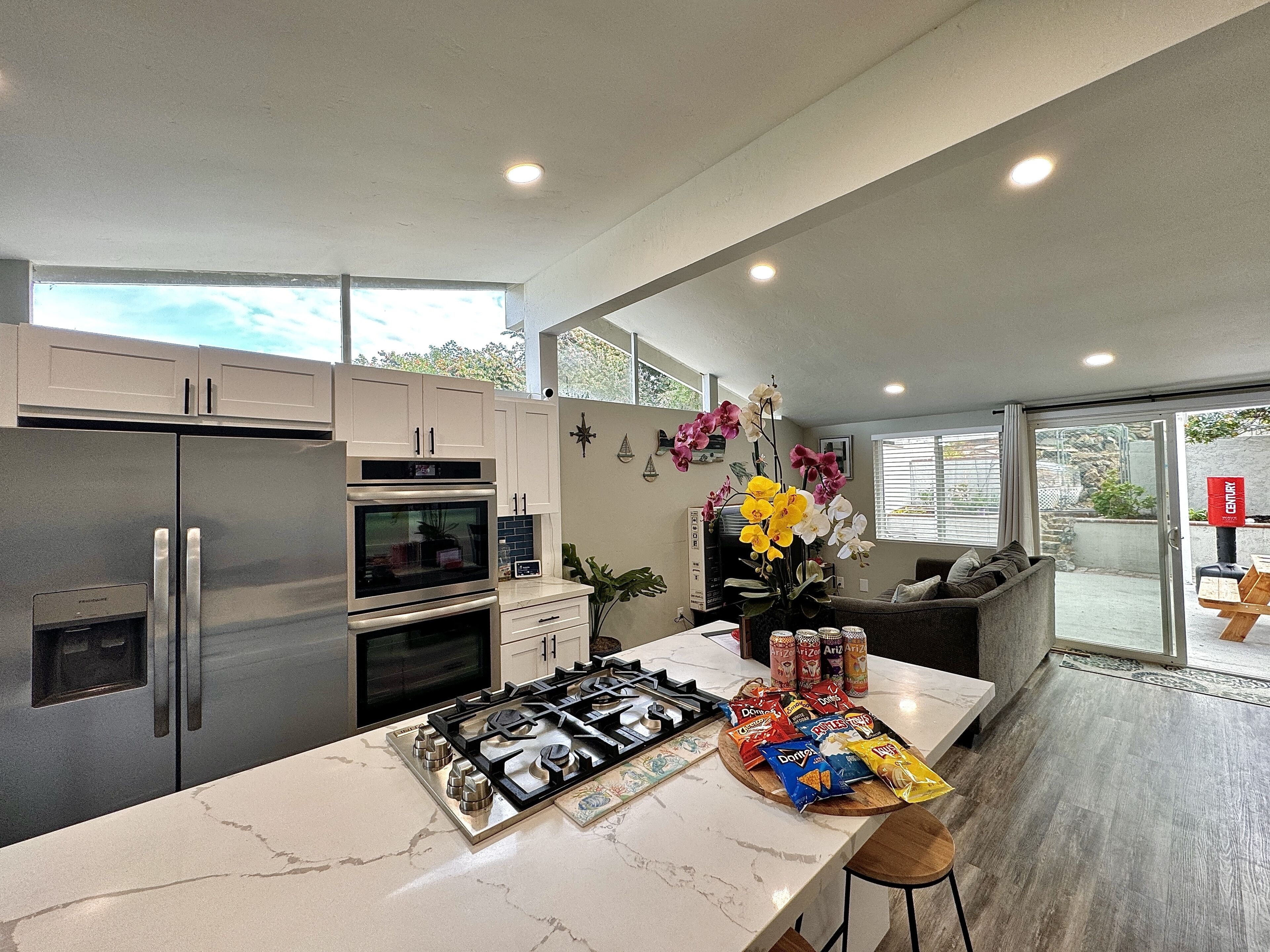 ثلاجة، ميكروويف، فرن، موقد طهي مسطح