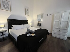 Executive Double Room, 1 King Bed | Memory foam beds, blackout drapes, free WiFi, bed sheets