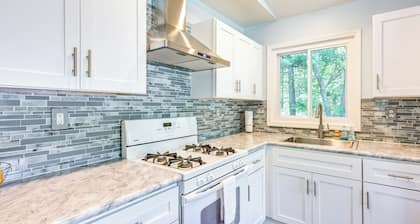 Au Gres Vacation Rental Cabin < 1 Mi to Lake Huron