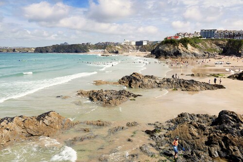 A superb holiday home for a large family or group of friends, ideally located in vibrant Newquay.