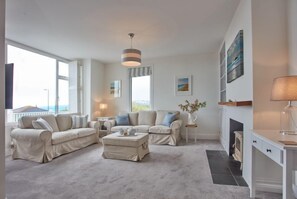 Smart-TV, Kamin, DVD-Player