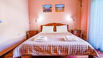 Comfort Apartment | 2 bedrooms, premium bedding, memory-foam beds, desk