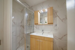 Bruser, hårtørrer, håndklæder, Sæbe