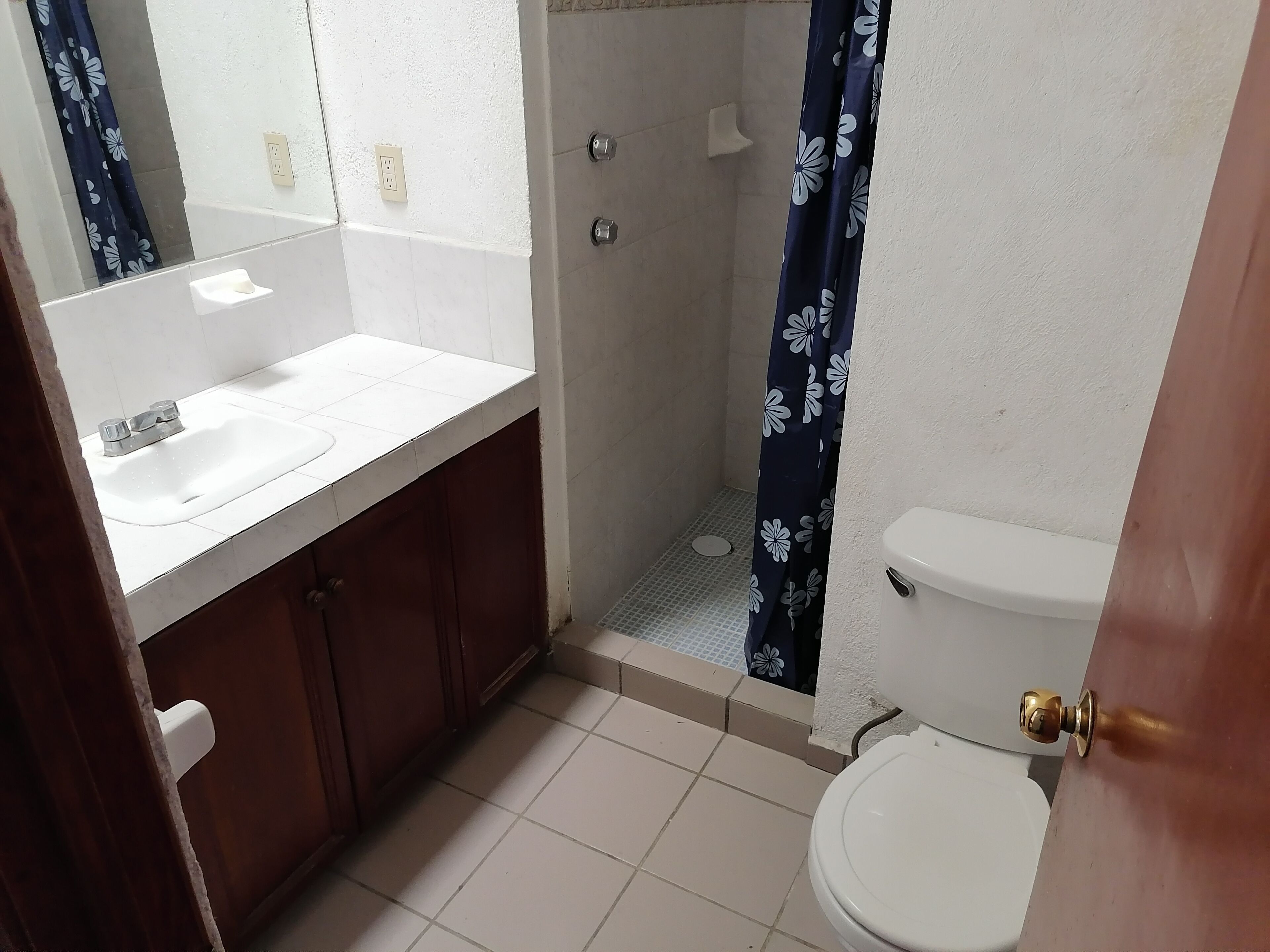 Dusche, Handtücher, Seife, Toilettenpapier