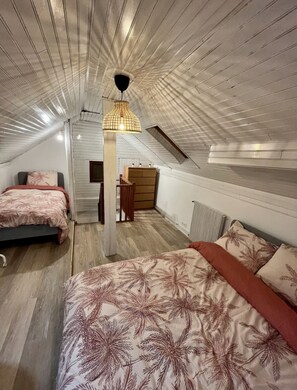 2 bedrooms, iron/ironing board, free WiFi, bed sheets