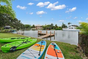 In Strandnähe, Liegestühle, Strandtücher