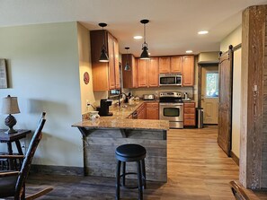 Fridge, microwave, oven, stovetop - Awesome View with EV Charger! (Franklin)