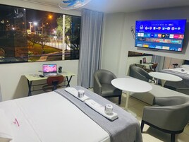 Ropa de cama de alta calidad, cubrecamas, wifi gratis y ropa de cama