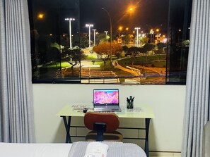 Premium bedding, down duvets, free WiFi, bed sheets - Hotel Peruvians House (Callao)