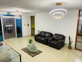 50-tums LED-tv med kabelkanaler, nya filmer och betalfilmer
