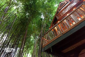 Balcony - Alpaca Treehouse in the Bamboo Forest (Atlanta)