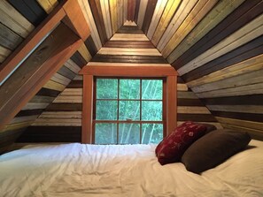 1 bedroom, iron/ironing board, free WiFi, bed sheets - Alpaca Treehouse in the Bamboo Forest (Atlanta)