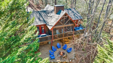 Property grounds. Catching Fireflies · A Family Getaway with Hot Tub | Games | BBQ Grill