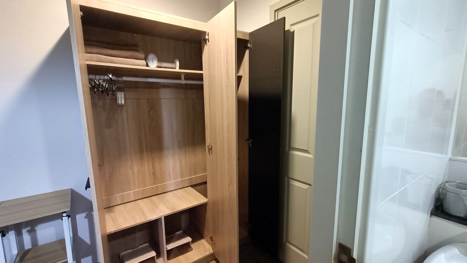 吹风机、坐浴桶、毛巾、肥皂