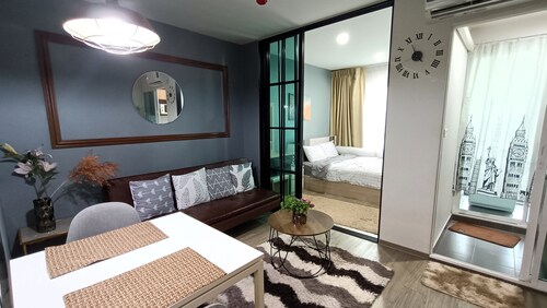 BTS Bangchak Serenity: High-Speed Wi-Fi, Free Pool & Gym, HBO, Washer, Kitchen