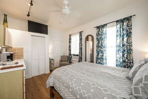 1 bedroom, iron/ironing board, internet, bed sheets