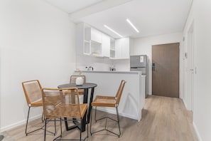 Appartamento familiare | Cucina privata | Frigorifero, bollitore elettrico, tostapane, pentole/stoviglie/utensili