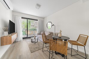 Apartamento familiar | Zona de estar | Televisión LED de 50 pulgadas con canales digitales