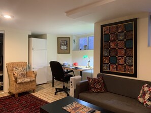 Interior - Clean, cozy, 1-bedroom basement apartment: 4-month rental, 2nd semester. (Toronto)