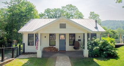 New- Designer, 3/3 cottage, fenced yard d'town one street off Main