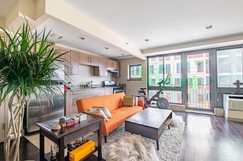 Loft studio with a Juliet Balcony & Peloton Bike