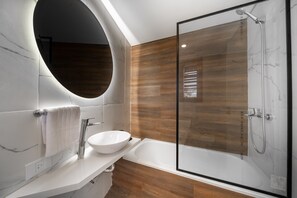 Apartment | Bilik Mandi | Gabungan pancuran/tab mandi, kelengkapan dandanan diri percuma 