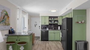 茶具/咖啡用具、冰箱、微波炉、烤箱