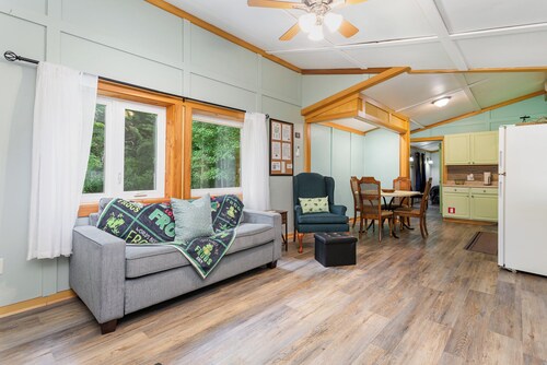 Frog Hollow at Hocking Vacations