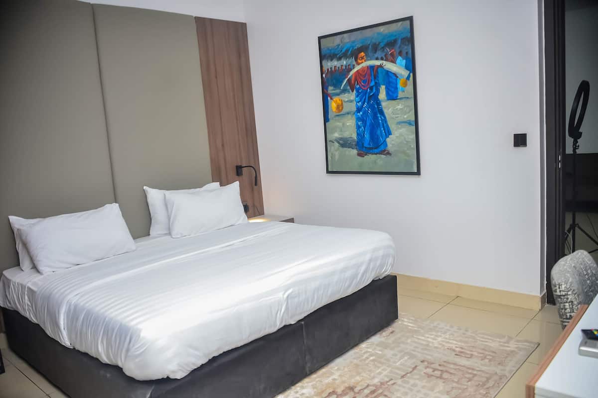 Suite Standard, 1 letto king, vista laguna, lato giardino | 1 camera, biancheria da letto di alta qualità, con stile personalizzato