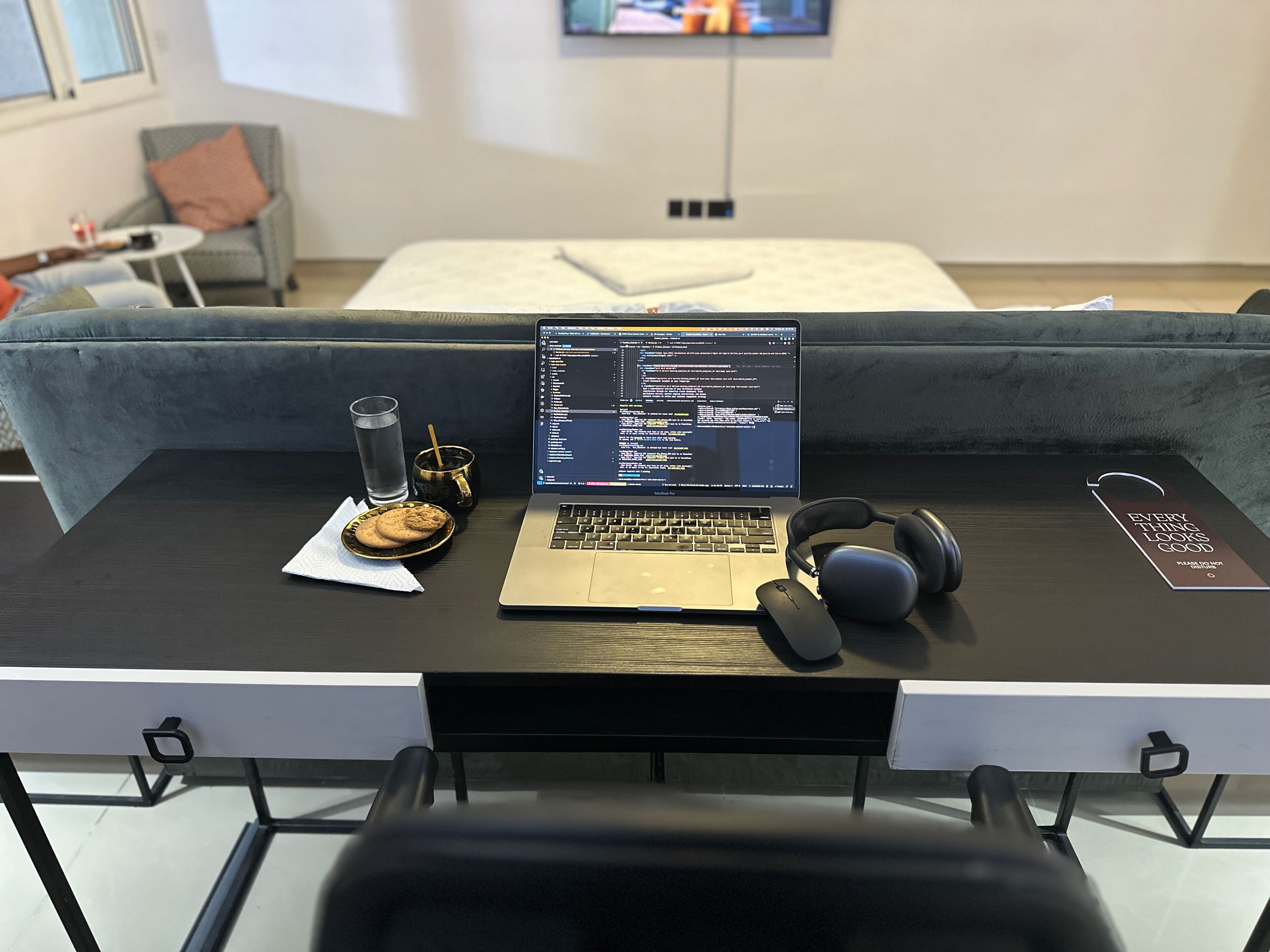 Executive Suite | Premium bedding, individually decorated, individually furnished, desk