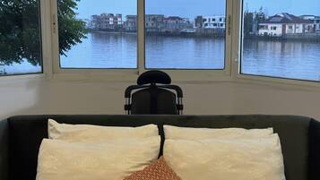 Executive Suite | Premium bedding, individually decorated, individually furnished, desk