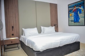 Standard-Suite, 1 King-Bett, Blick auf die Lagune, zum Garten hin | Hochwertige Bettwaren, individuell dekoriert, individuell eingerichtet