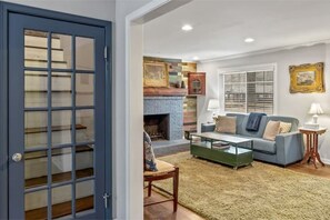 Smart TV, table tennis, books