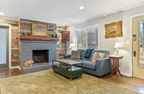 智能电视、乒乓球、书