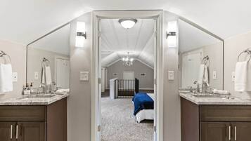 4 chambres, fer et planche à repasser, accès au Wi-Fi (inclus)