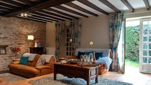 Smart TV, fireplace, video games, DVD player