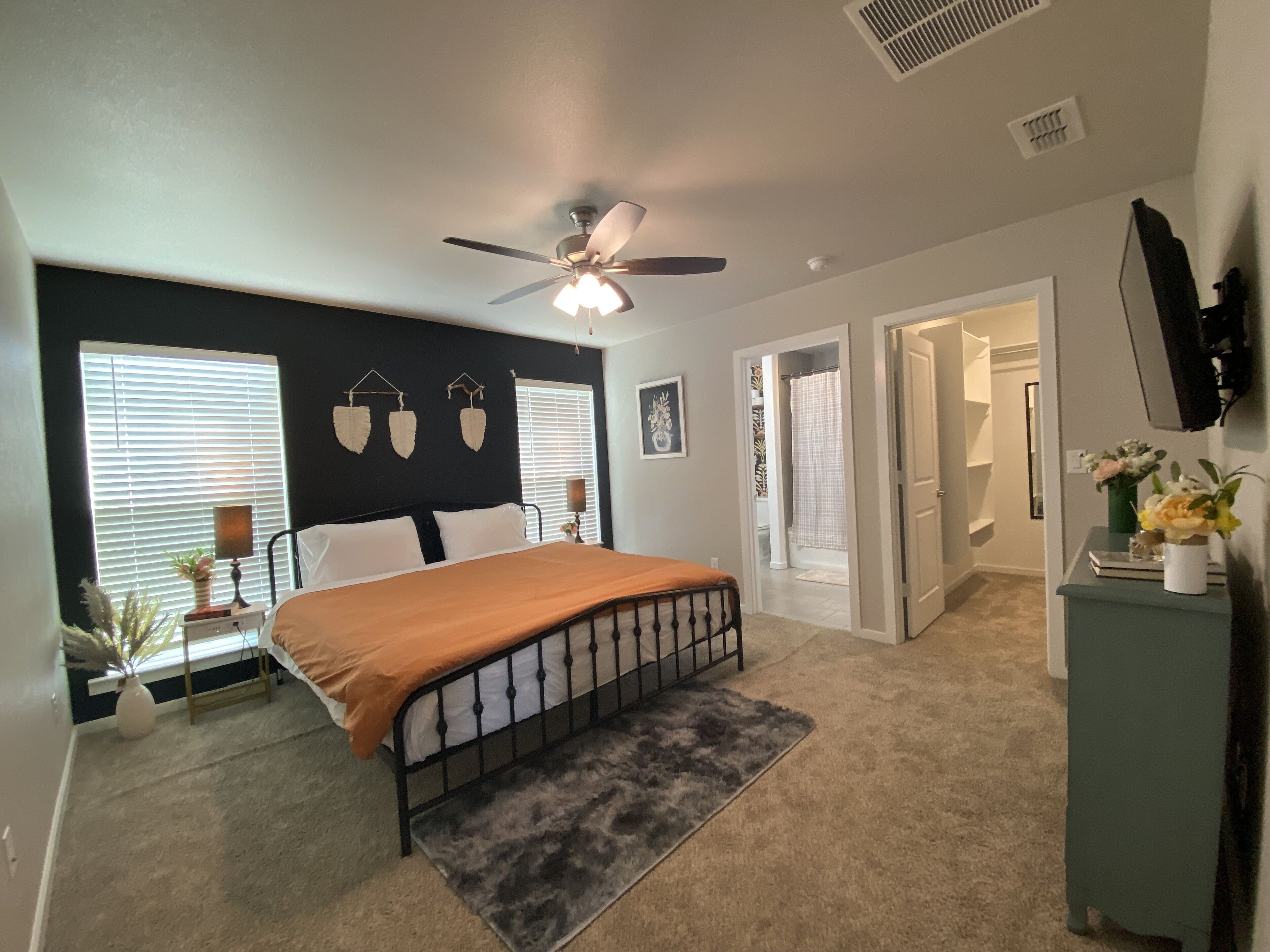 3 habitaciones, tabla de planchar con plancha, cuna de viaje y wifi 
