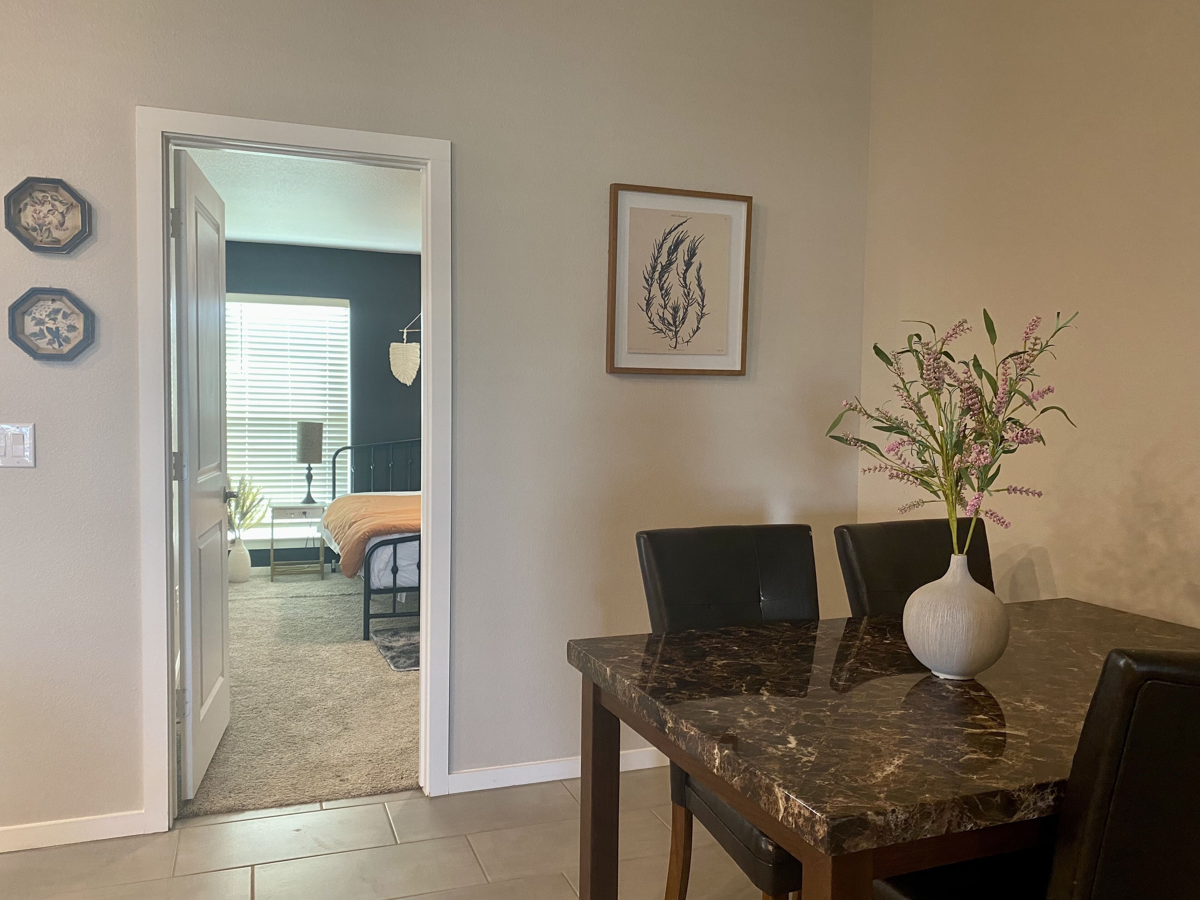 3 habitaciones, tabla de planchar con plancha, cuna de viaje y wifi 