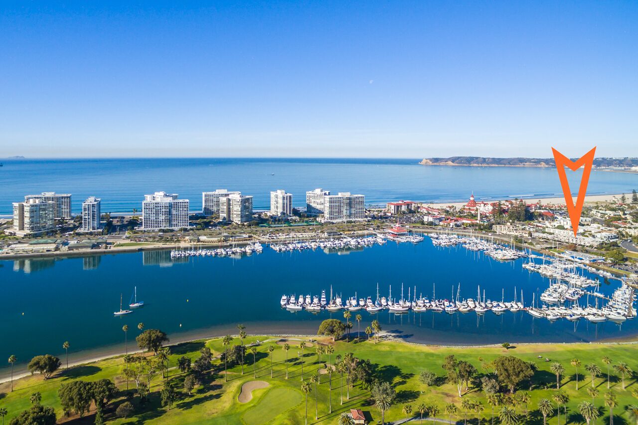 Beautifully updated condo  2 blocks to the beach and Historic Hotel Del Coronado