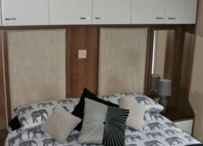 2 bedrooms, travel cot, free WiFi